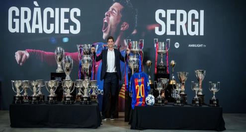 "قدمت كل ما لدي لهذا النادي".. سيرجي روبيرتو يودع برشلونة بكلمات مؤثرة